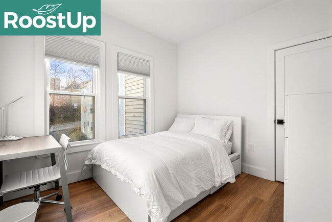 Building Photo - Furnished Private Bedroom in New Mission Hill