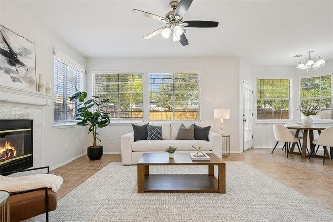 Building Photo - 1110 Blue Fox Dr