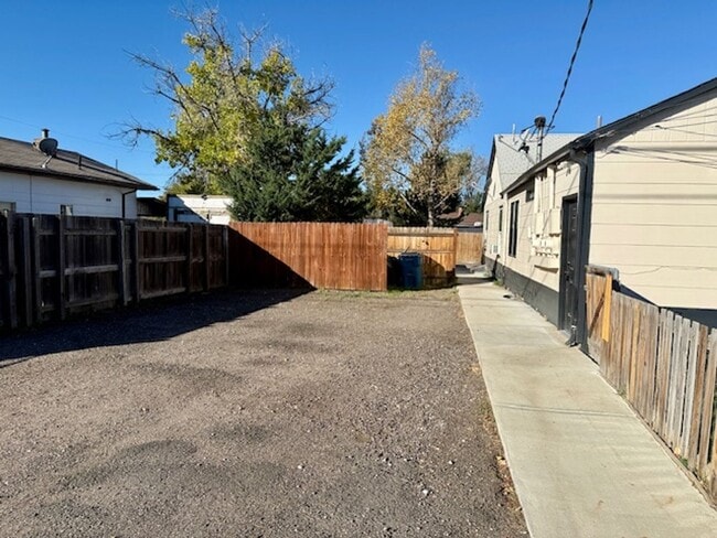 Building Photo - Remodeled 2-Bedroom