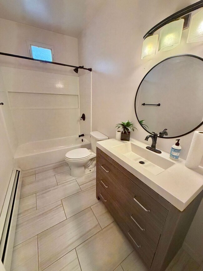 Building Photo - 40 Sarah Ln