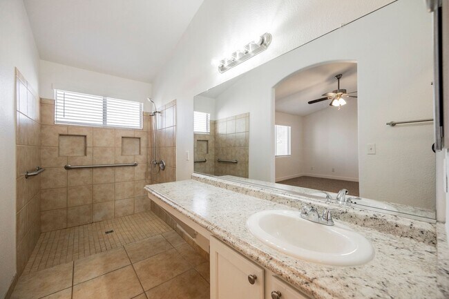 Building Photo - Henderson Single Story with Private Pool and RV Gate