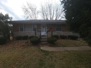 Building Photo - Amazing 2 Bedroom 1 Bathroom House