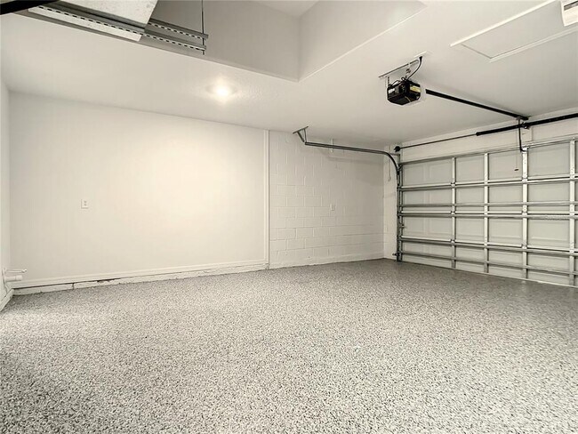 Building Photo - 2675 Ridgetop Ln