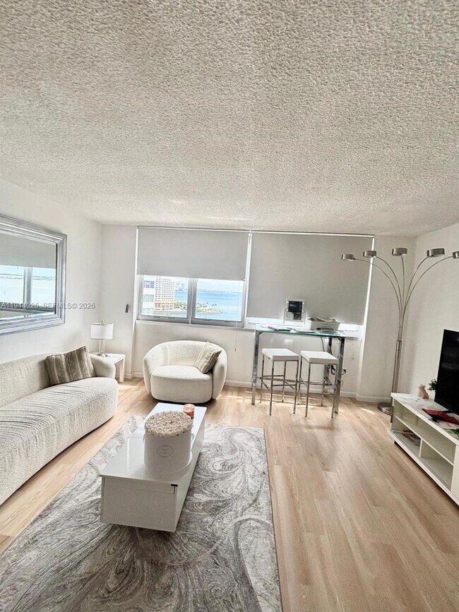 Building Photo - 999 Brickell Bay Dr