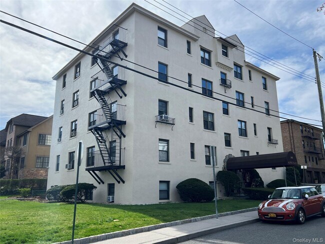 Building Photo - 240 Alpine Pl