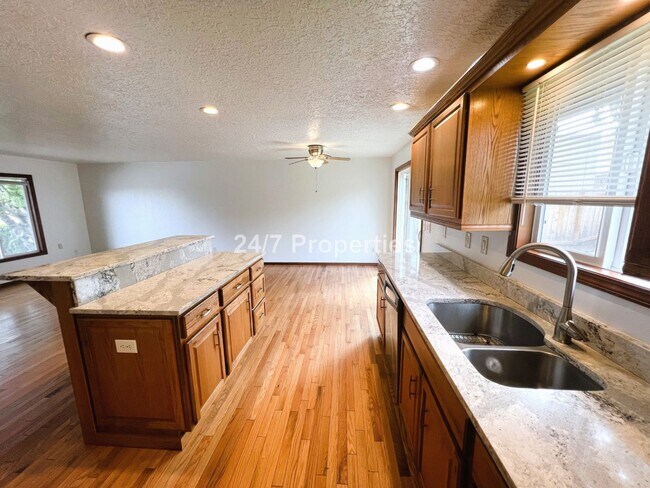 Building Photo - 2024-1102MF