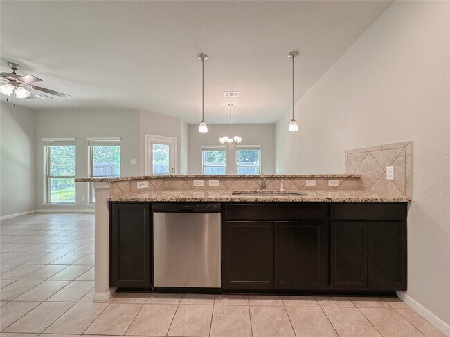 Building Photo - 105 Camelot Pl Ct