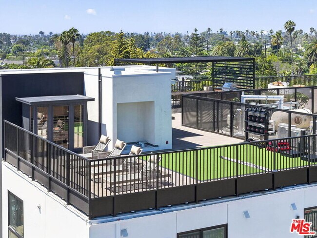 Building Photo - 1808 Lincoln Blvd