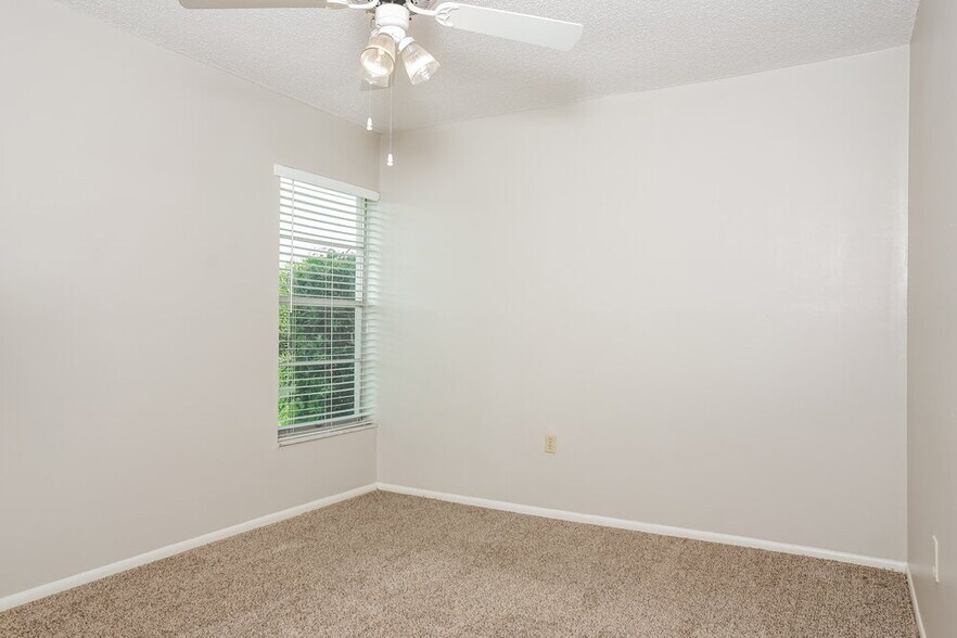Building Photo - 3907 Lemonwood Dr