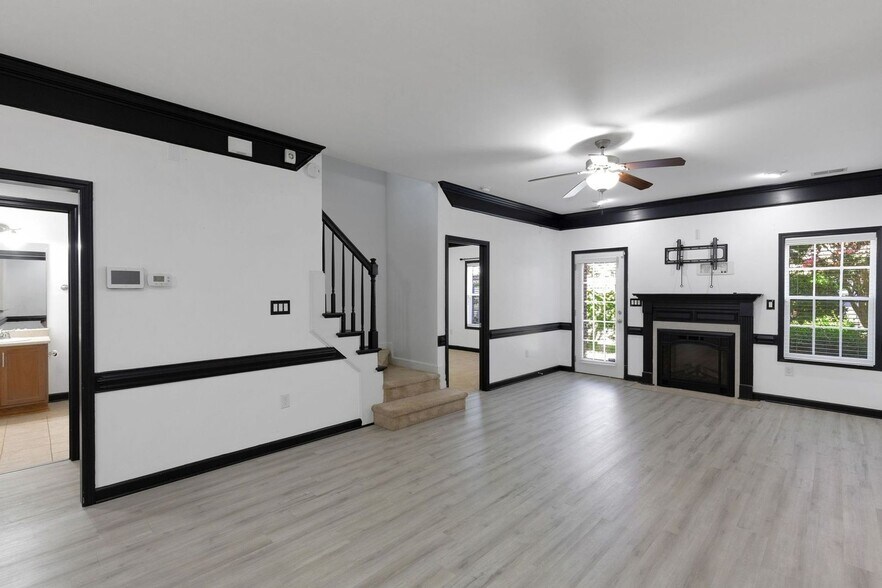 Building Photo - 5006 Waterloo Ave