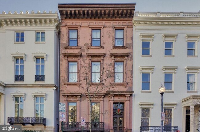 Building Photo - 3 W Mt Vernon Pl
