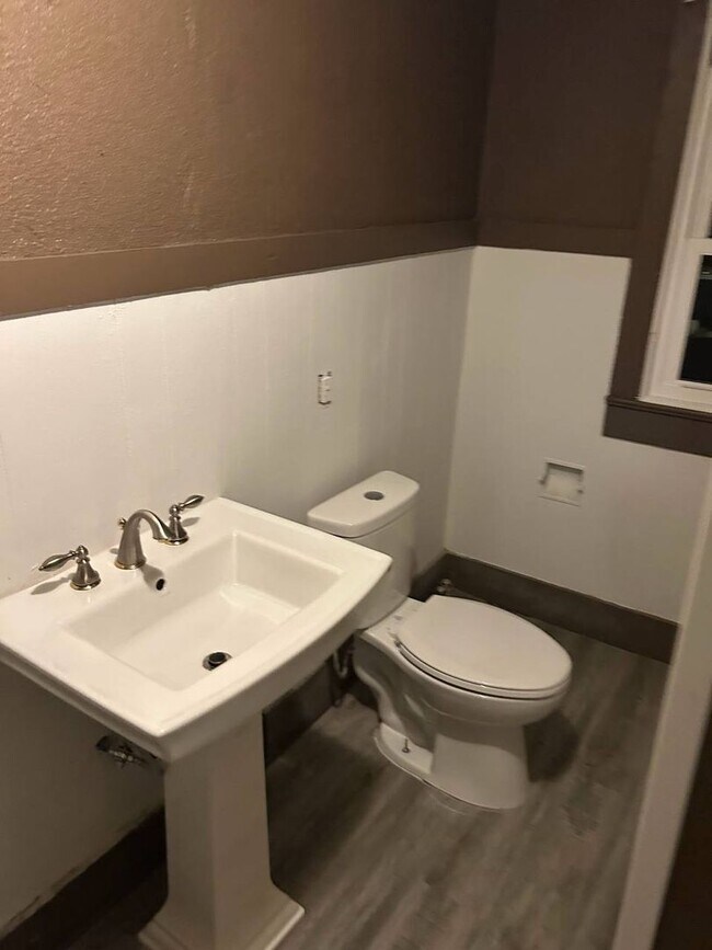 Building Photo - Spacious & Affordable 3-Bedroom Home - New Carpet and New Kitchen