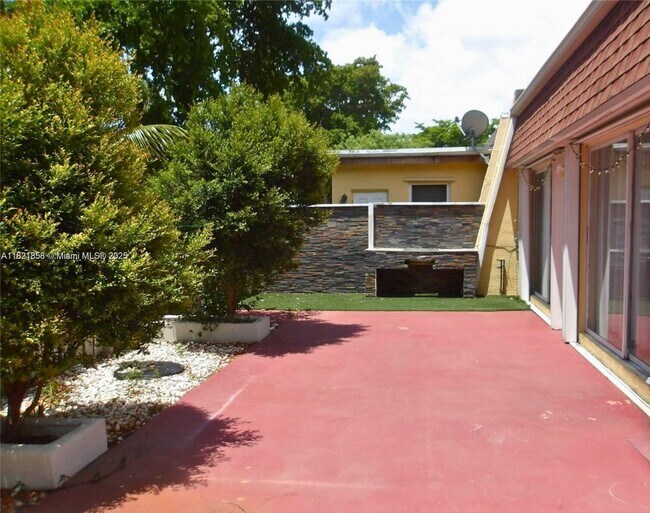 Building Photo - 7327 Pepper Pike Dr
