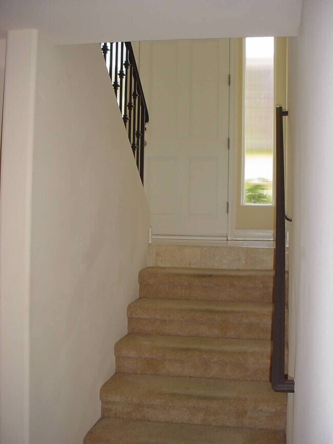 Building Photo - 5582 W 190th St