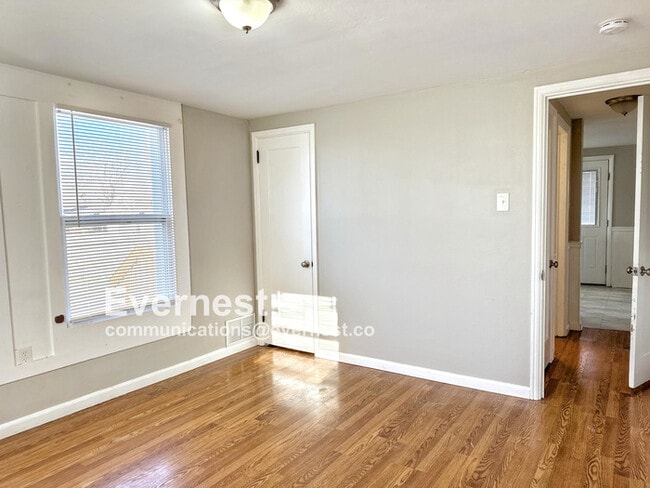 Building Photo - 3216 Elderwood Dr