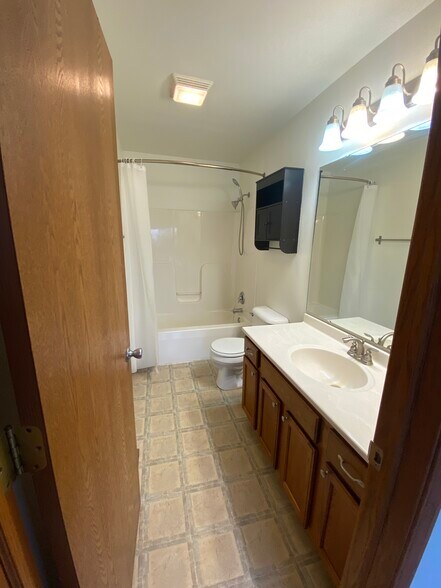 Building Photo - 659 Southtowne Dr