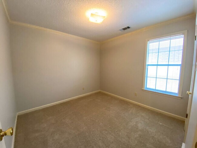 Building Photo - 3 bed, 2 bath in Lakeland near Stonebridge Golf Course