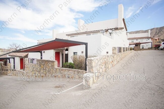 Building Photo - 4200 Camelot Heights Dr