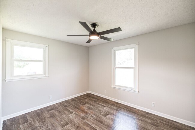 Building Photo - 127 B Susan Dr