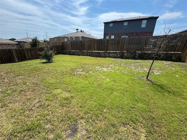 Building Photo - 752 Saratoga Dr