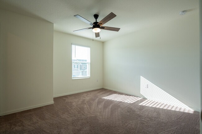 Building Photo - 757 Stoney Pointe Cir