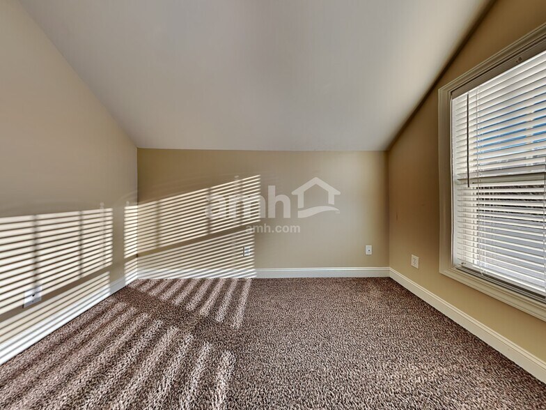 Building Photo - 4006 Key Thatch Ct