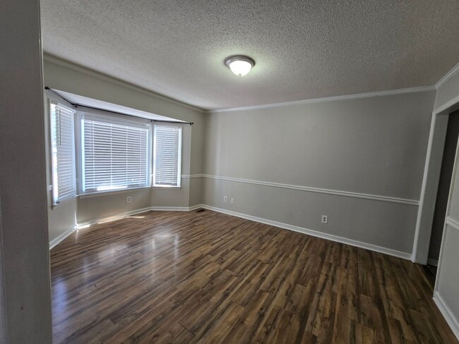 Building Photo - 6172 Lakeway Dr