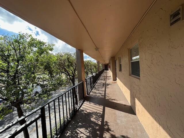 Building Photo - 2700 Coral Springs Dr