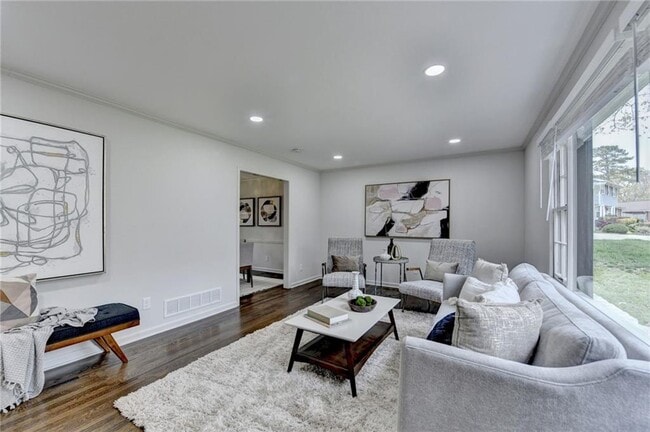 Building Photo - 1450 Cedarhurst Dr