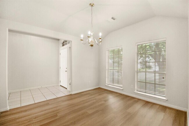 Building Photo - 3619 Slocom Dr