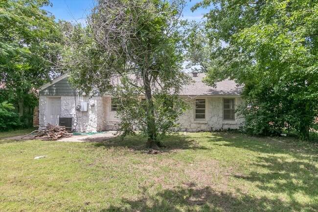 Building Photo - 2116 Andover Ct