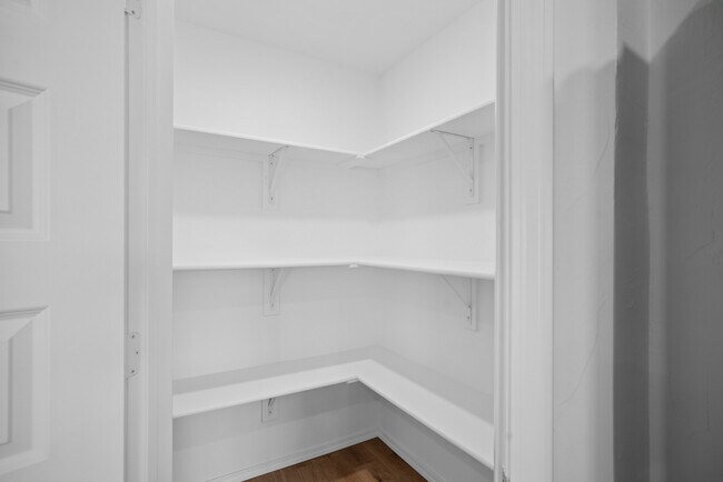 Building Photo - 2123 W 30th Pl