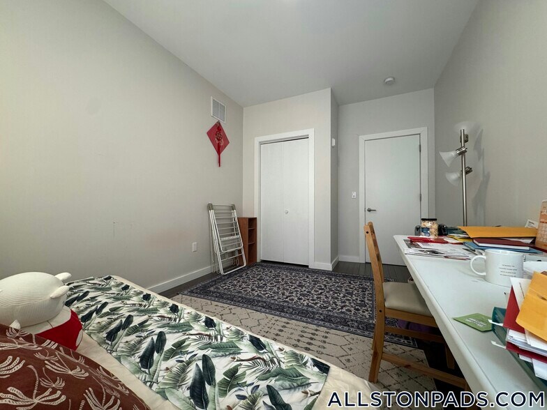 Building Photo - 90 Antwerp St