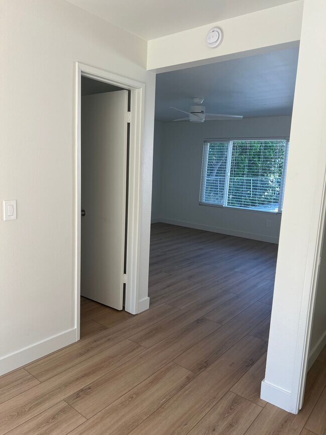 Building Photo - 2168 Via Sonora