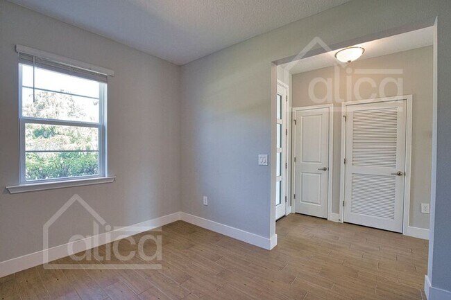 Building Photo - 1610 Rada Ln