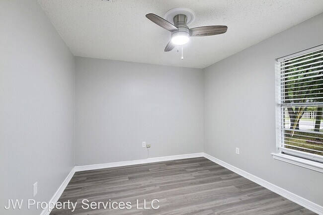 Building Photo - 3 br, 1 bath House - 845 Pine Street