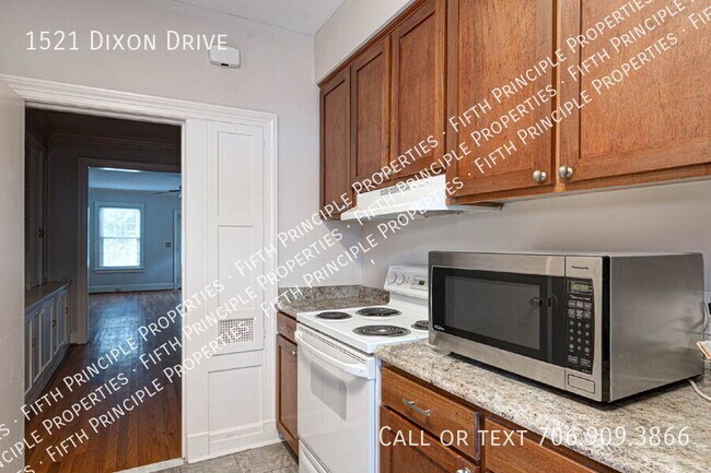 Building Photo - 1521 S Dixon Dr