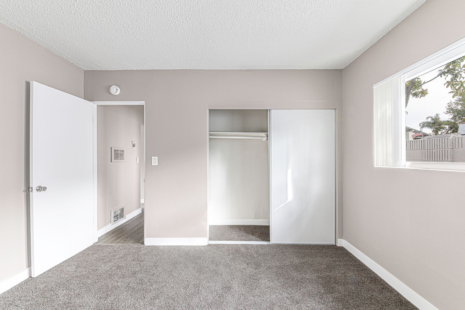 Building Photo - 147 S Magnolia Ave