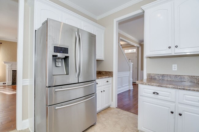 Building Photo - Large 3 Story Home in Evans!