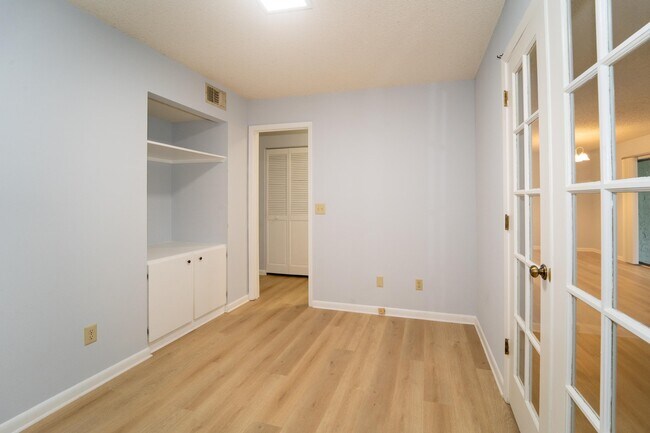 Building Photo - 23 Catalonia Ct