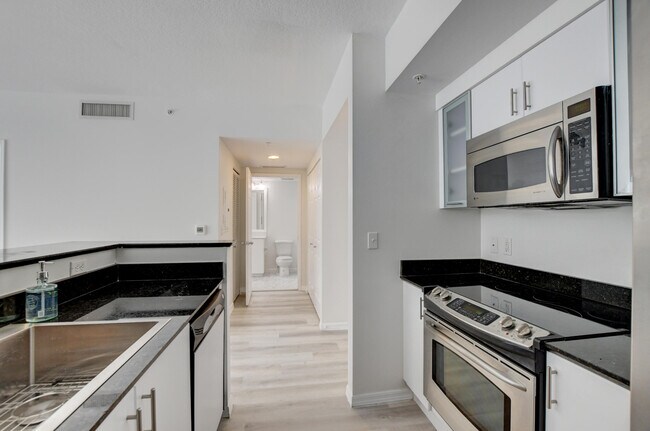 Building Photo - 700 E Boynton Beach Blvd