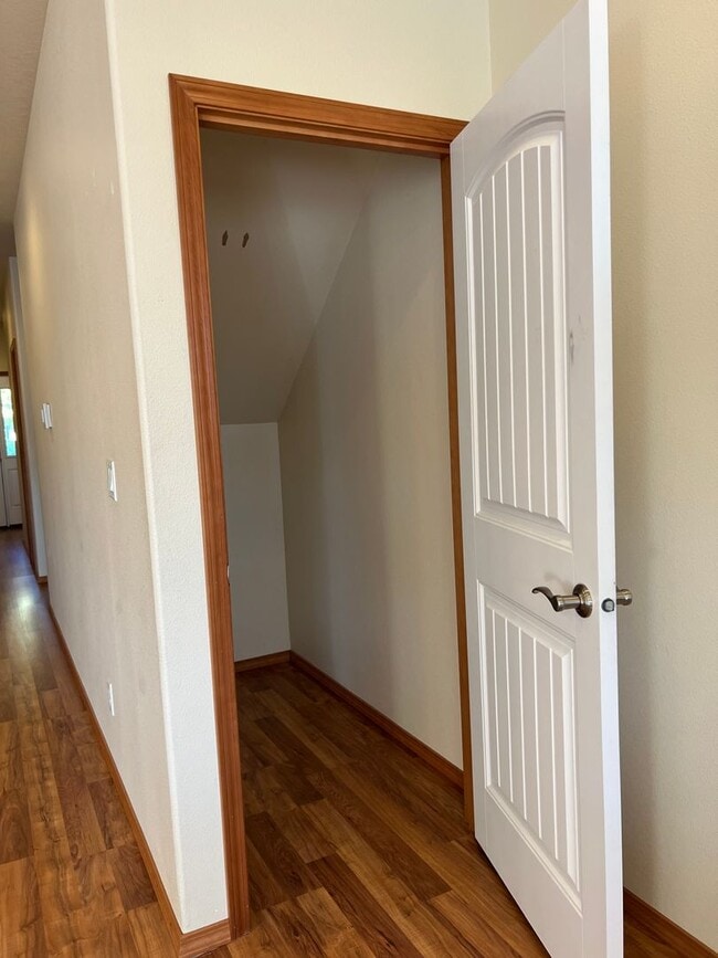 Building Photo - 417 SW Pemberly Loop