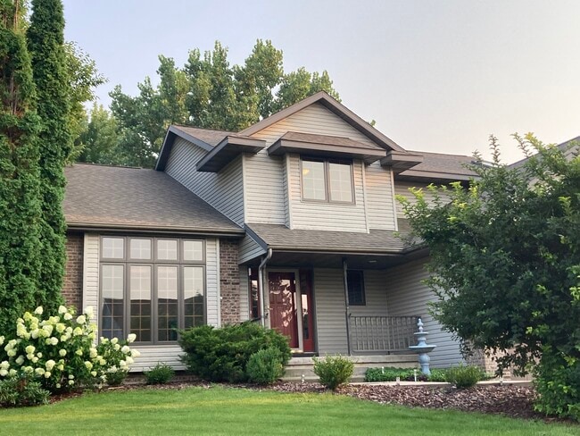 Primary Photo - 1815 Essex Dr