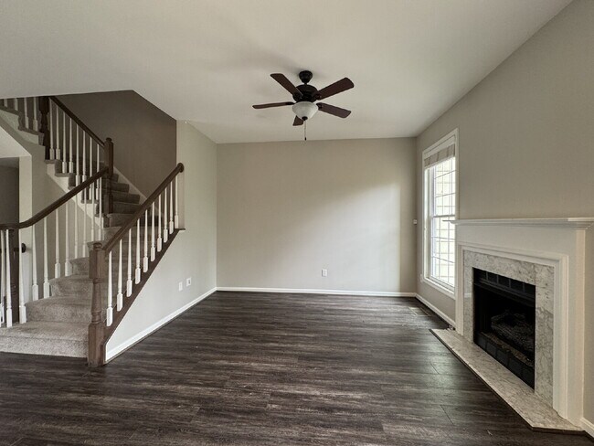 Building Photo - Your Exquisite Herndon Sanctuary Awaits