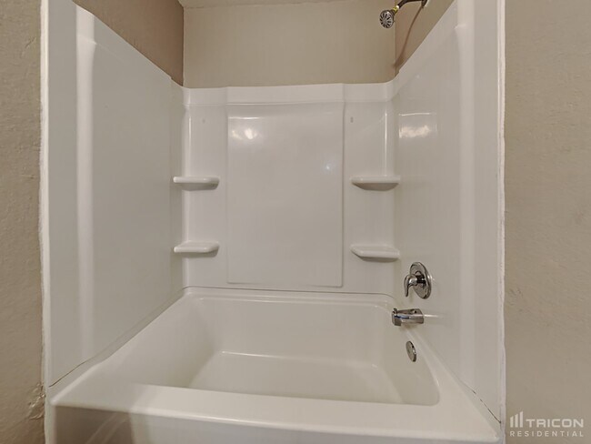 Building Photo - 6215 Baywood Cres