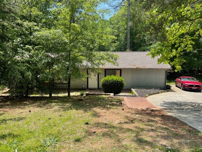 Building Photo - Ranch in Riverdale!