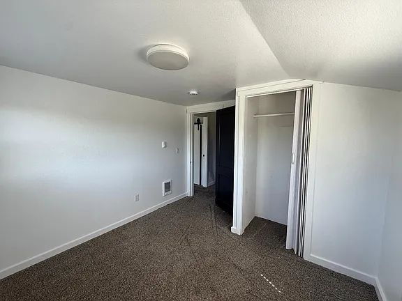 Building Photo - "Charming 3-Bed Oasis with Cozy Fireplace in Coos Bay – Your Perfect Retreat Awaits!"