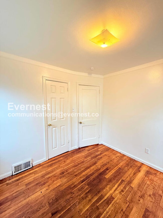 Building Photo - 25337 Ivanhoe Ave