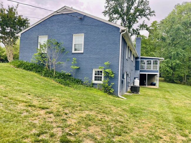 Building Photo - 190 Westridge Cir