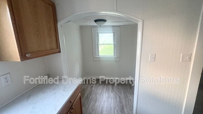 Building Photo - 636 McCreary St